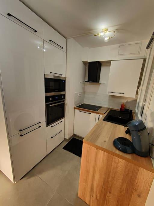 Joli Appartement Au Pied Du Tramway Bezons Eksteriør billede